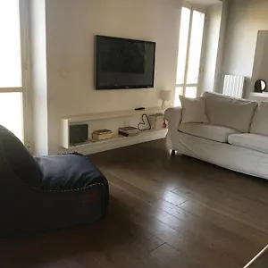 Apartment Over The Tiber Loft, Rom